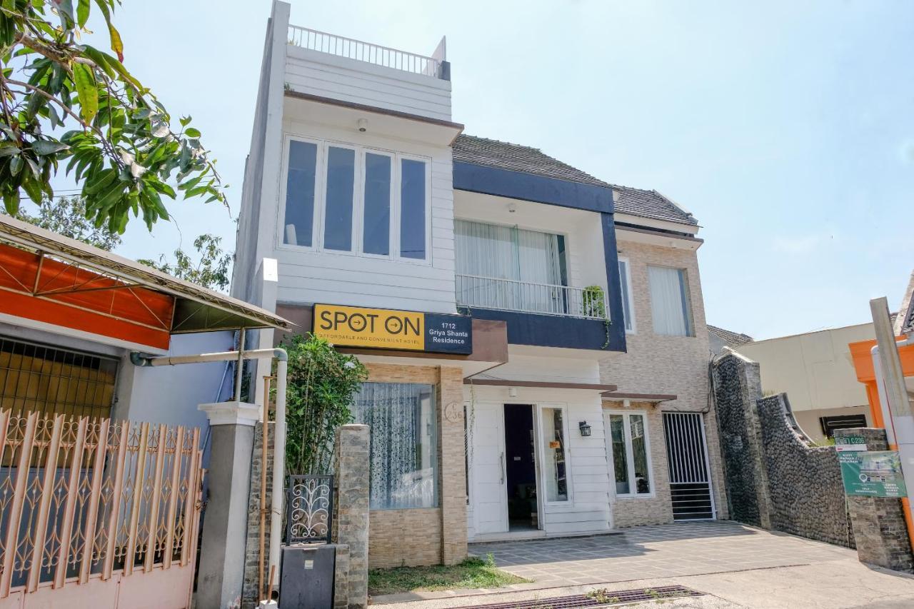 Spot On 1712 Griya Shanta Residence Malang Zewnętrze zdjęcie