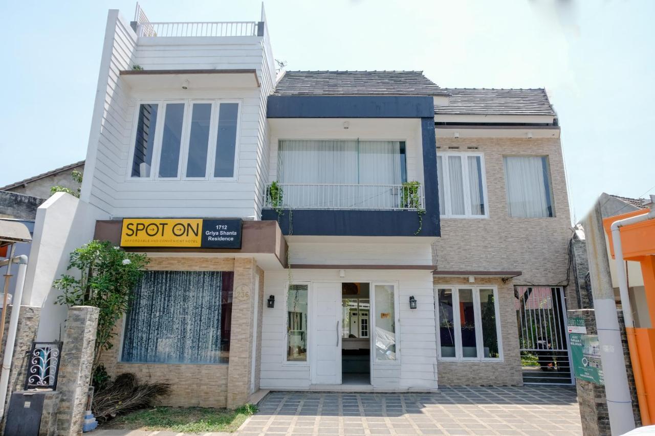 Spot On 1712 Griya Shanta Residence Malang Zewnętrze zdjęcie